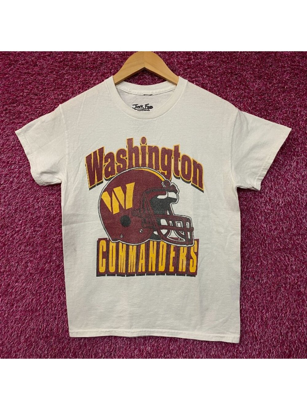 Junk Food Clothing Washington Commanders Throwback Helmet Flea Market Tee XS